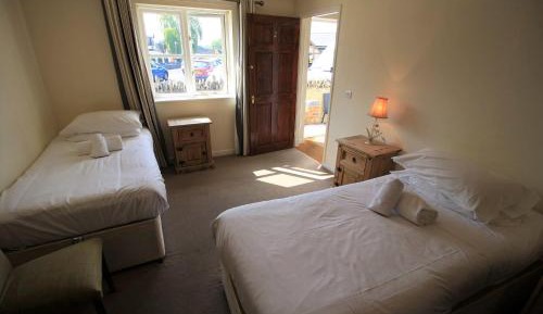 Twin Room with Private Bathroom