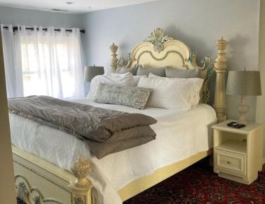 Deluxe King Suite