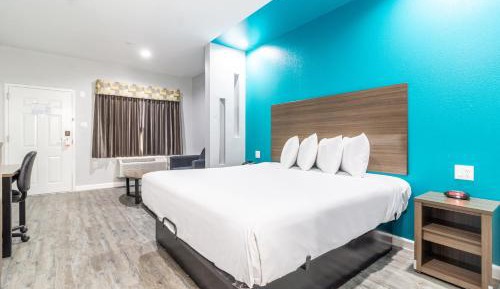 1 King Bed Non Smoking
