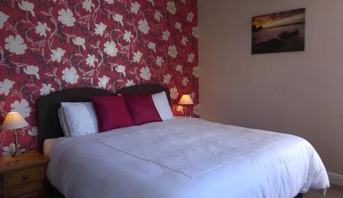 Classic Double or Twin Room with Partial Sea View