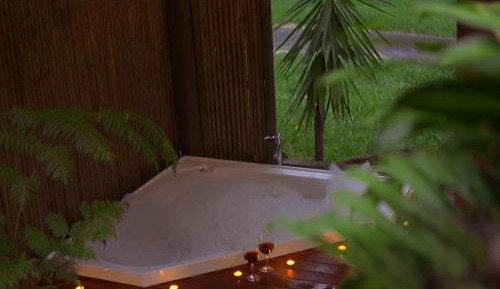 Valley View One-Bedroom Cottage with Hot Tub