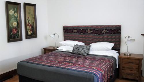 King Room with En Suite Bathroom