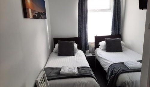 Twin Room with Private Bathroom