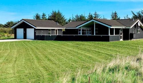 Five-Bedroom Holiday Home