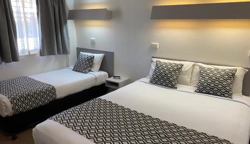 Deluxe Double Room (2 Adults + 1 Child)