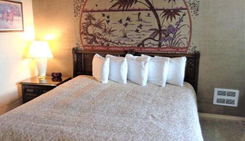 3 Bedroom Penthouse, (2 Kings, 1 Queen), View, Dog Friendly "John Wayne Suite"