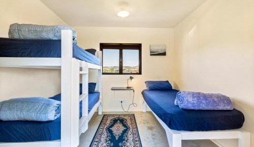 Single Bed in Mixed Dormitory Room