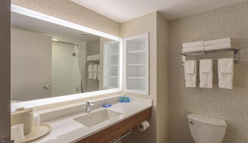 Standard Queen Room with Pool Access