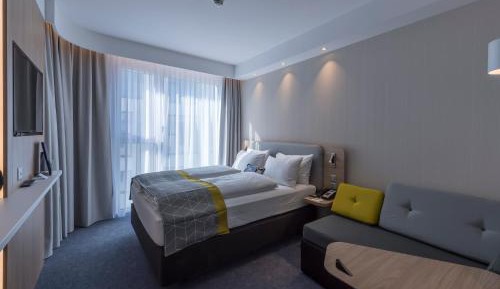 Standard Queen Room - Free Breakfast