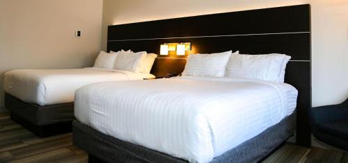 Standard Room with Two Queen Beds