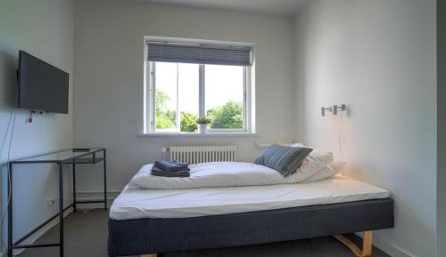 Single Room with Shared Shower and Toilet