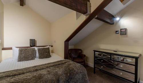 Exterior Cozy Double with Bunk Beds