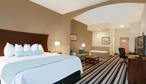 Larger King Suite with Sofa Bed and Spa Bath - Non-Smoking