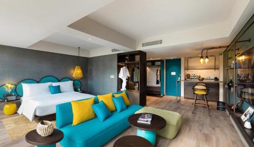 Swagger - One-Bedroom Suite with Free Benefit