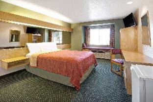 Deluxe King Room - Mobility Access/Non-Smoking
