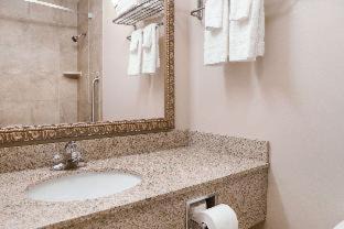 Queen Room with Two Queen Beds - Non Smoking