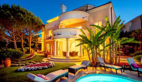 Two-Bedroom Apartment with Balcony and Sea View