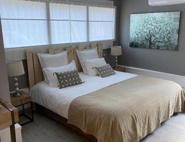 King Studio with Sofa Bed