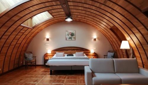 Deluxe King Suite