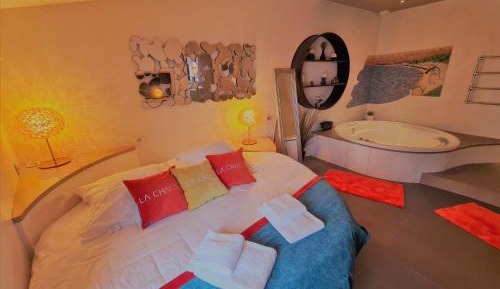 Suite with Jacuzzi and Private Pool