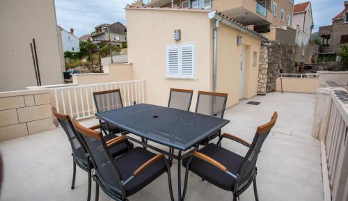 Single Room with Shared Terrace
