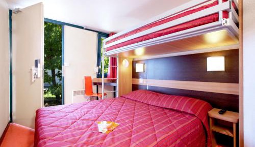 Triple Room (1 Double Bed + 1 Single Bed)