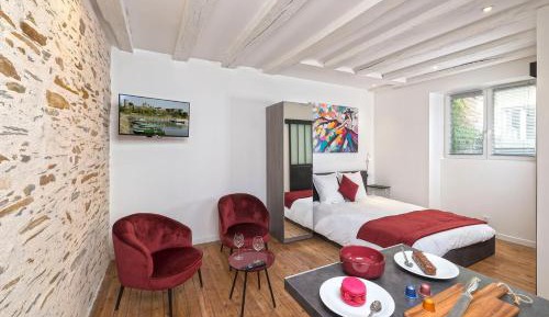 One-Bedroom Deluxe Apartment