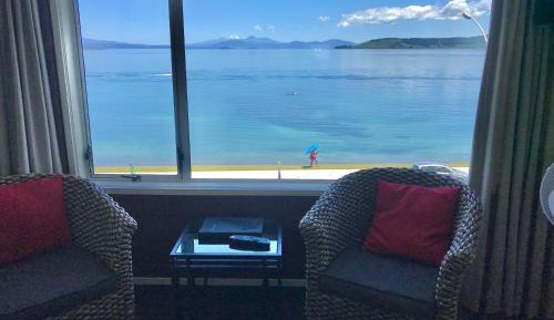 One-Bedroom Apartment with Lake View