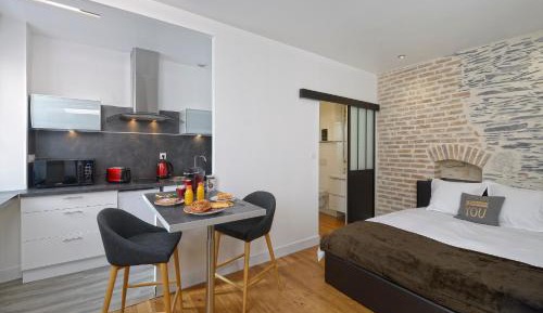 Apartment with Shower