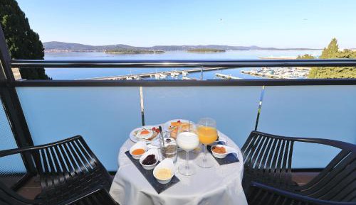 Premium Club Room