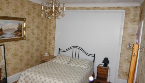 Queen Room with Sofa Bed and Shared Bathroom