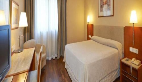Family Adjoining Room (2 Adults + 2 Children)