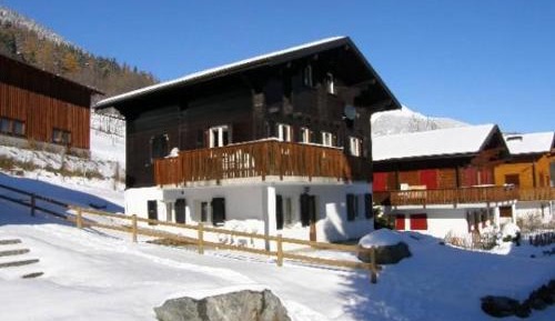 Apartment with Mountain View