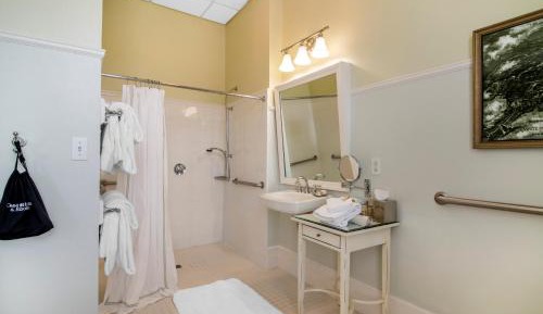 ADA Deluxe Room - 2 Queen Beds