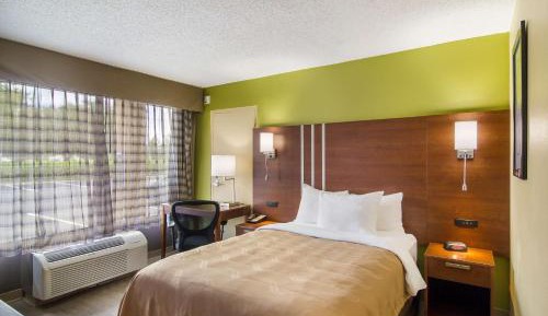 Double Room with Roll-In Shower - Accessible/Non-Smoking