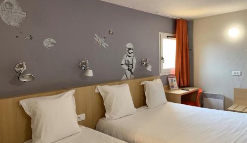 Triple Room (1 Double Bed + 1 Single Bed)