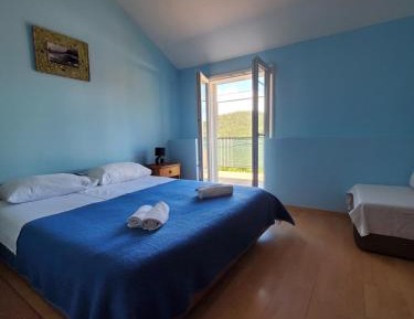 One-Bedroom Apartment with Sea View