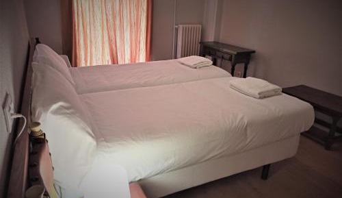 Standard Twin Room with Mountain View