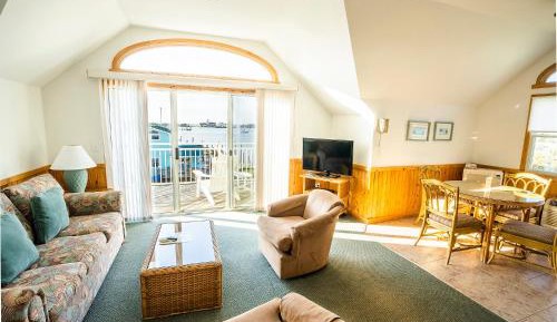 Suite with Lake View