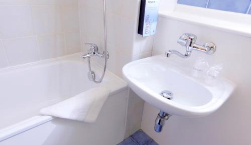 Standard Double Room with One Single Bed - Up to Ten Years