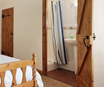 Twin Room with Bathroom