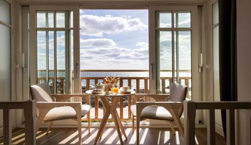 Prestige Room with Bow Window
