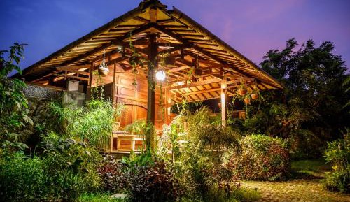 Bungalow with Garden View