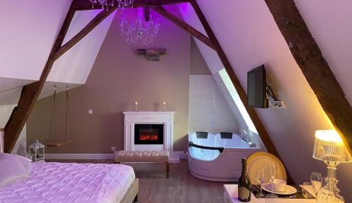 Deluxe Suite with Spa Bath