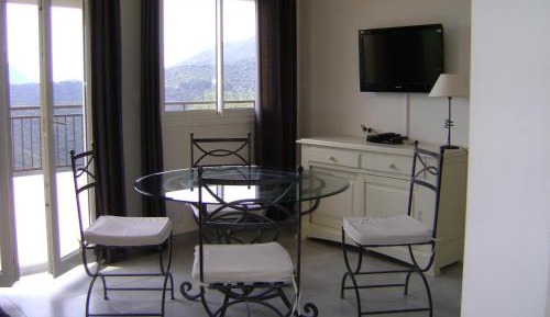 One-Bedroom Apartment with Sea View