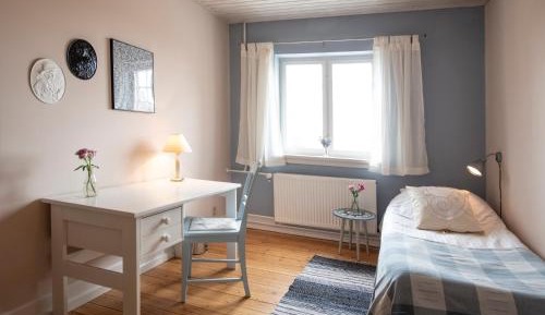 Single Room with Shared Bathroom