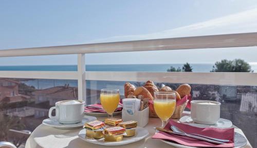 Twin Room with Balcony and Sea View