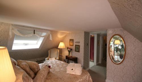 Deluxe Queen Suite