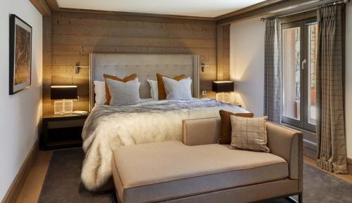 FIVE-BEDROOM PRESTIGE RESIDENCE