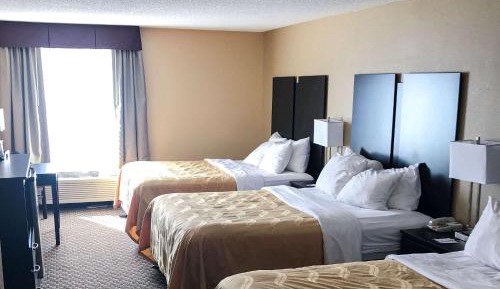 Queen Room with Three Queen Beds - Non-Smoking